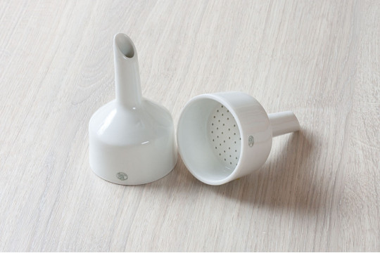 porc. nálevka Büchnerova 237/1, vnitřní pr. 48 mm