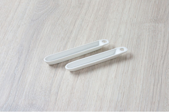 porc. lodička spalovací s ouškem 214/6, neglazovaná úzká, délka 75 mm